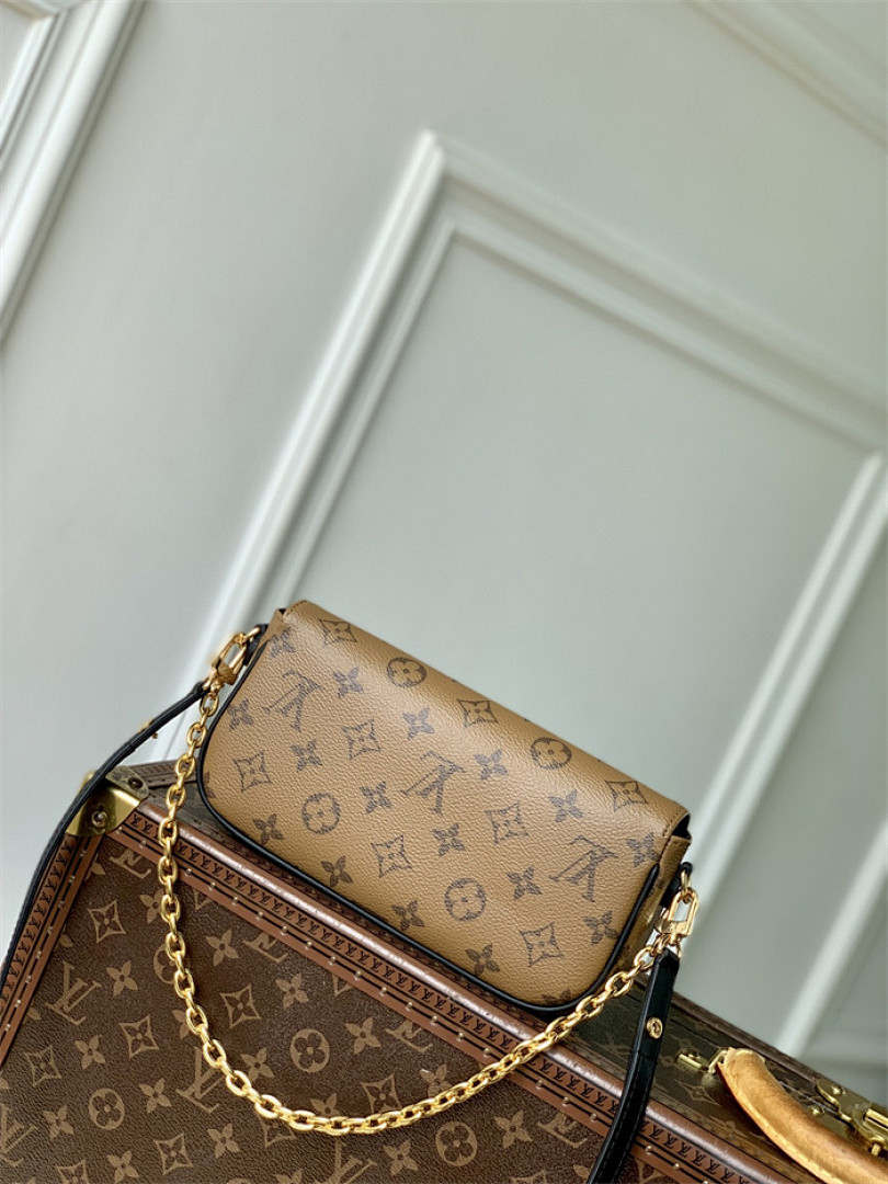 LV Wallet On Chain Ivy M26587
