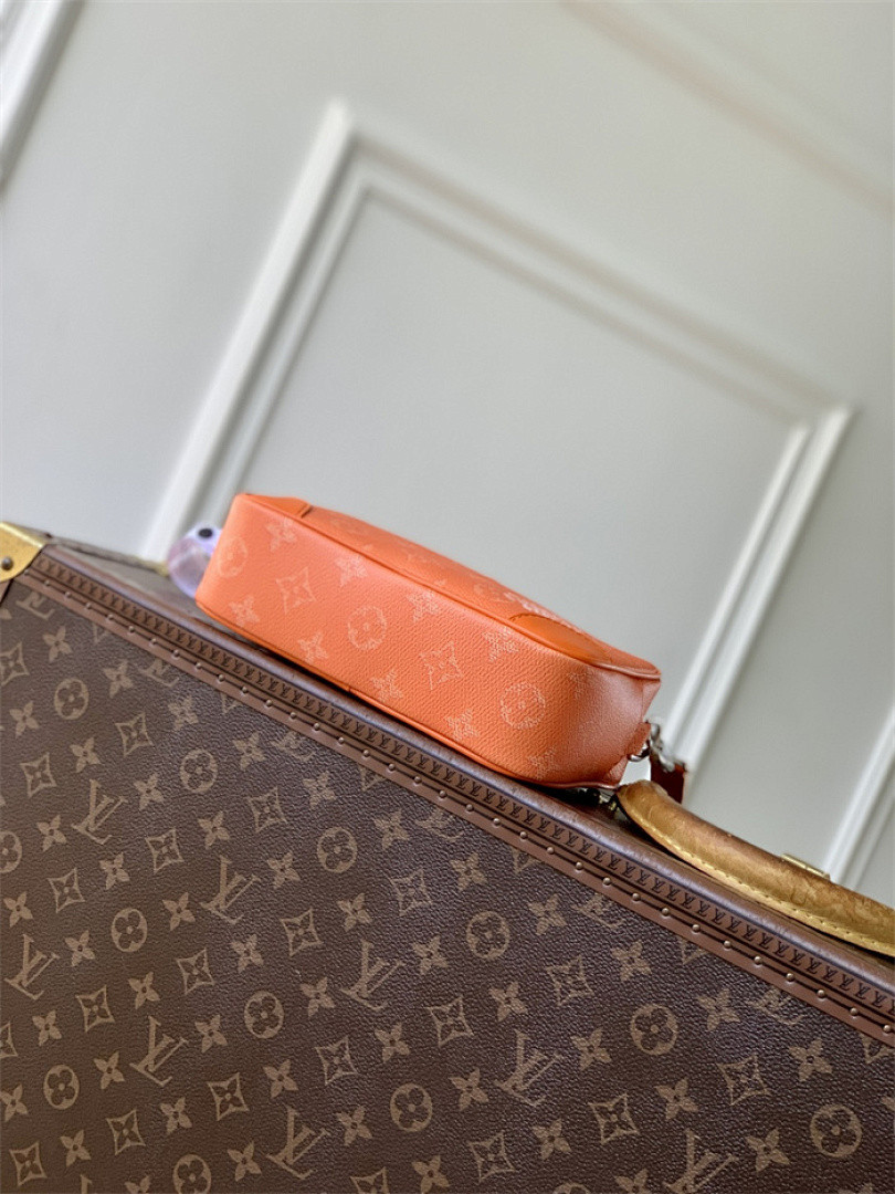 Trocadéro Wearable Wallet M26825