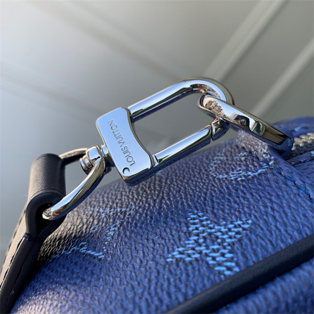 Trocadéro Wearable Wallet M26826