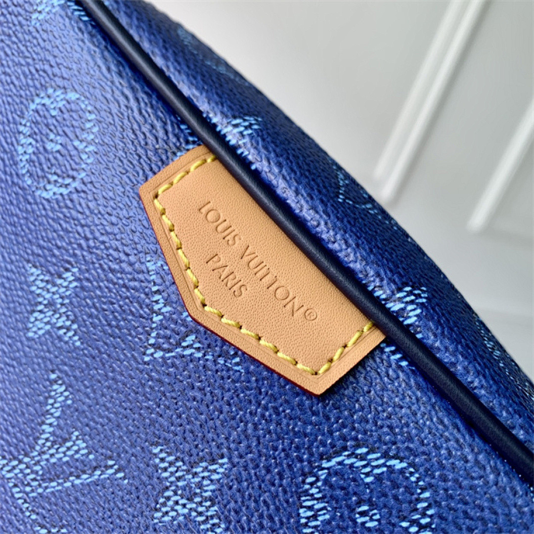 Trocadéro Wearable Wallet M26826