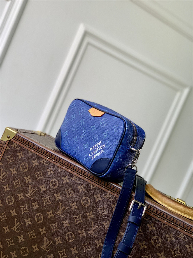 Trocadéro Wearable Wallet M26826