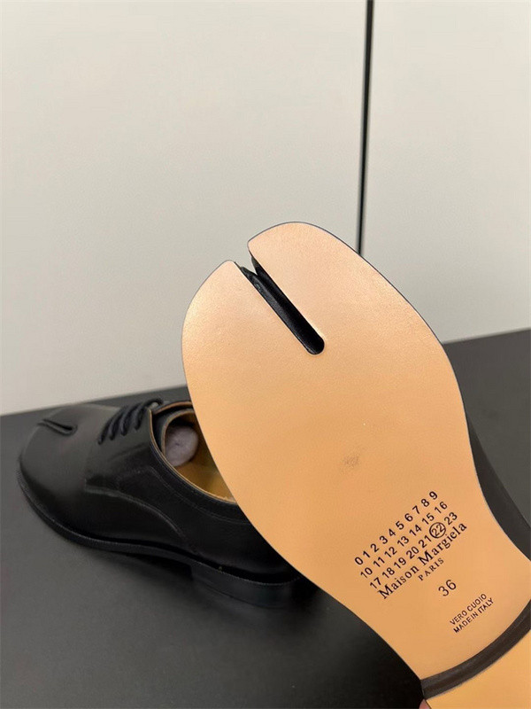 ma*s*n Ma*i*la leather shoes