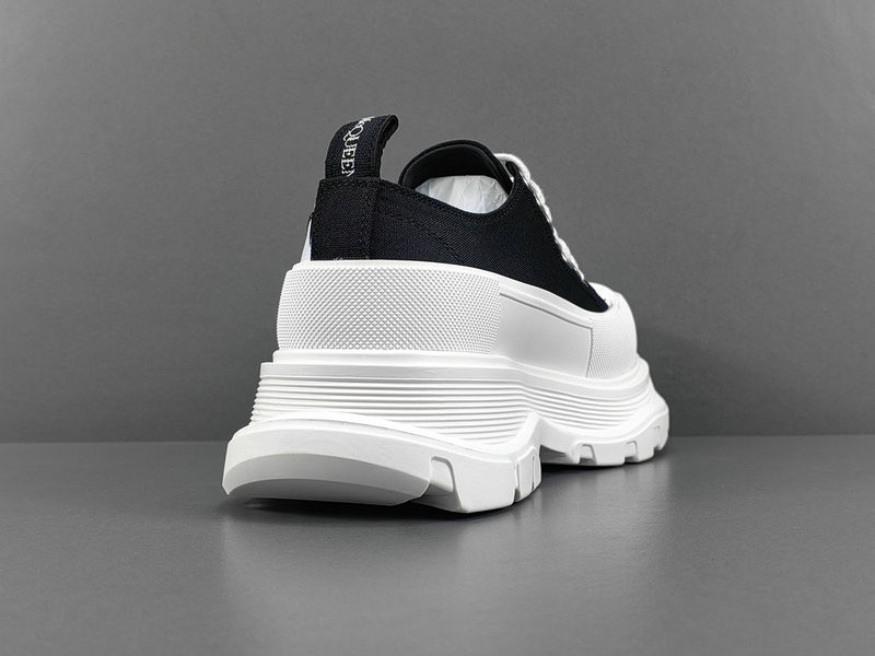 ALEXANDER MCQUEEN SNEAKER