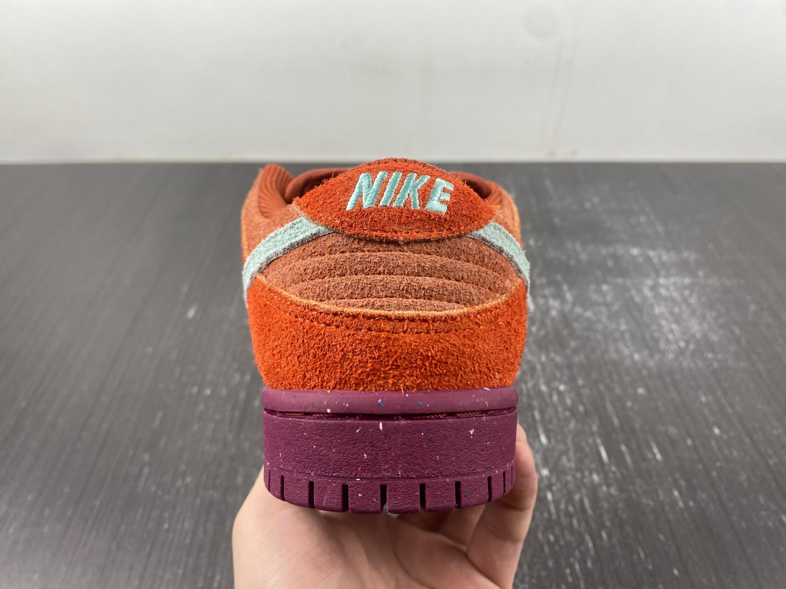 Nike SB Dunk Low "Mystic Red" DV5429-601