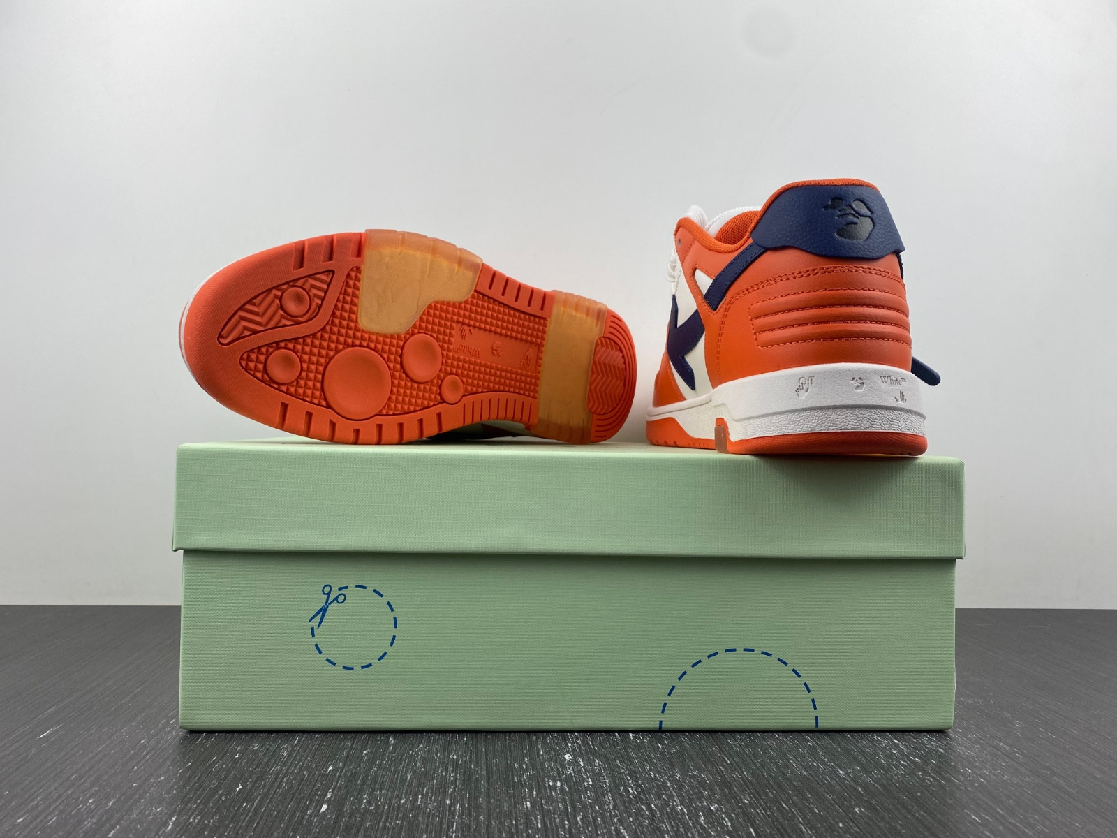 Off-White c/o Virgil Abloh