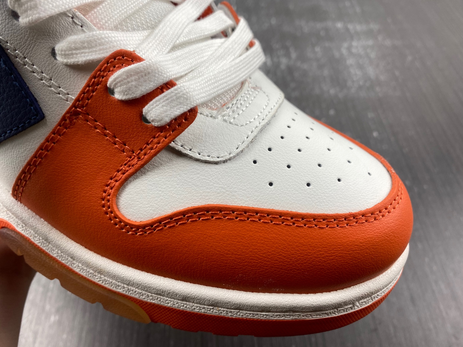 Off-White c/o Virgil Abloh