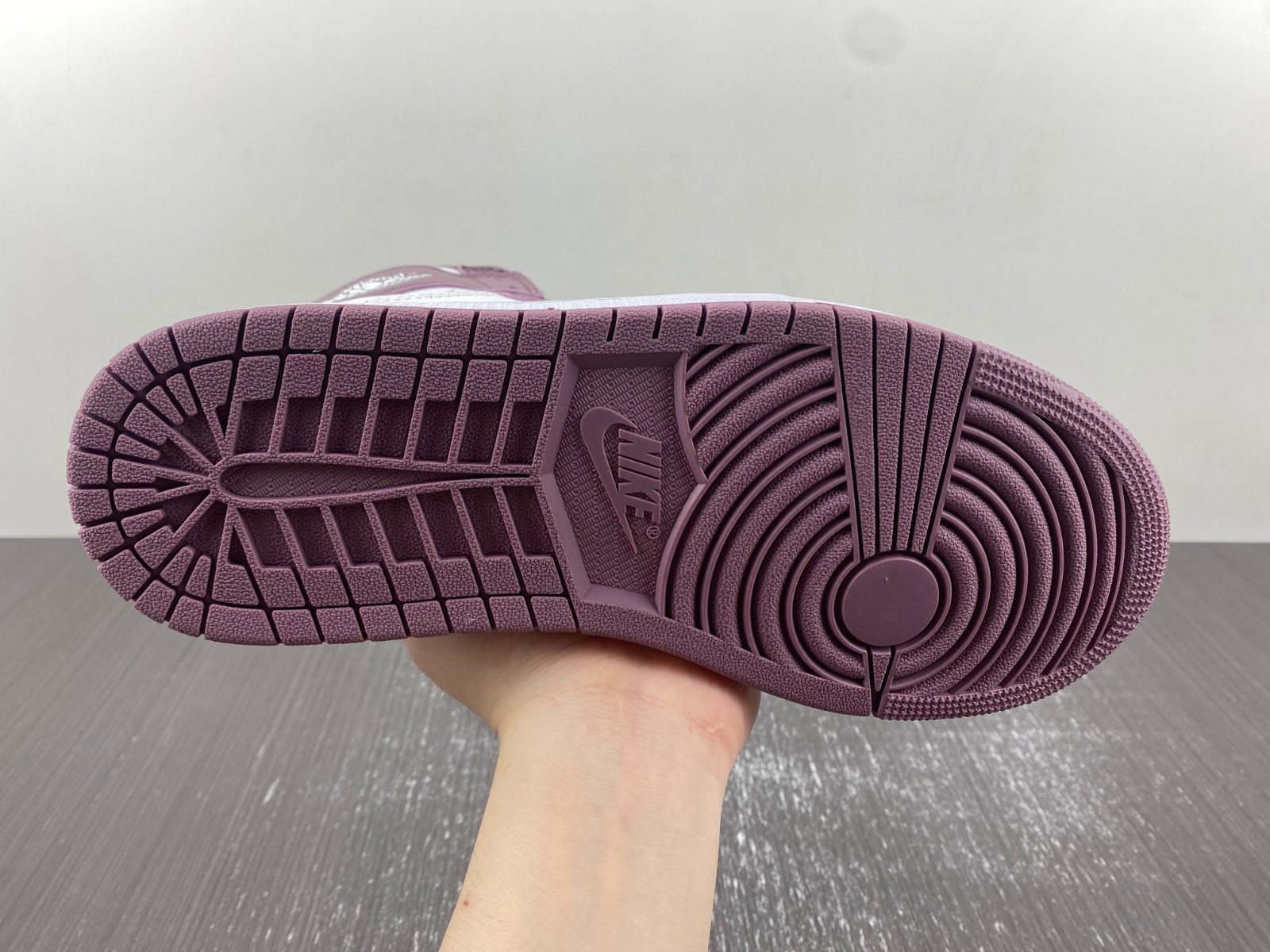 Air Jordan 1 High OG "Mauve" DZ5485-105