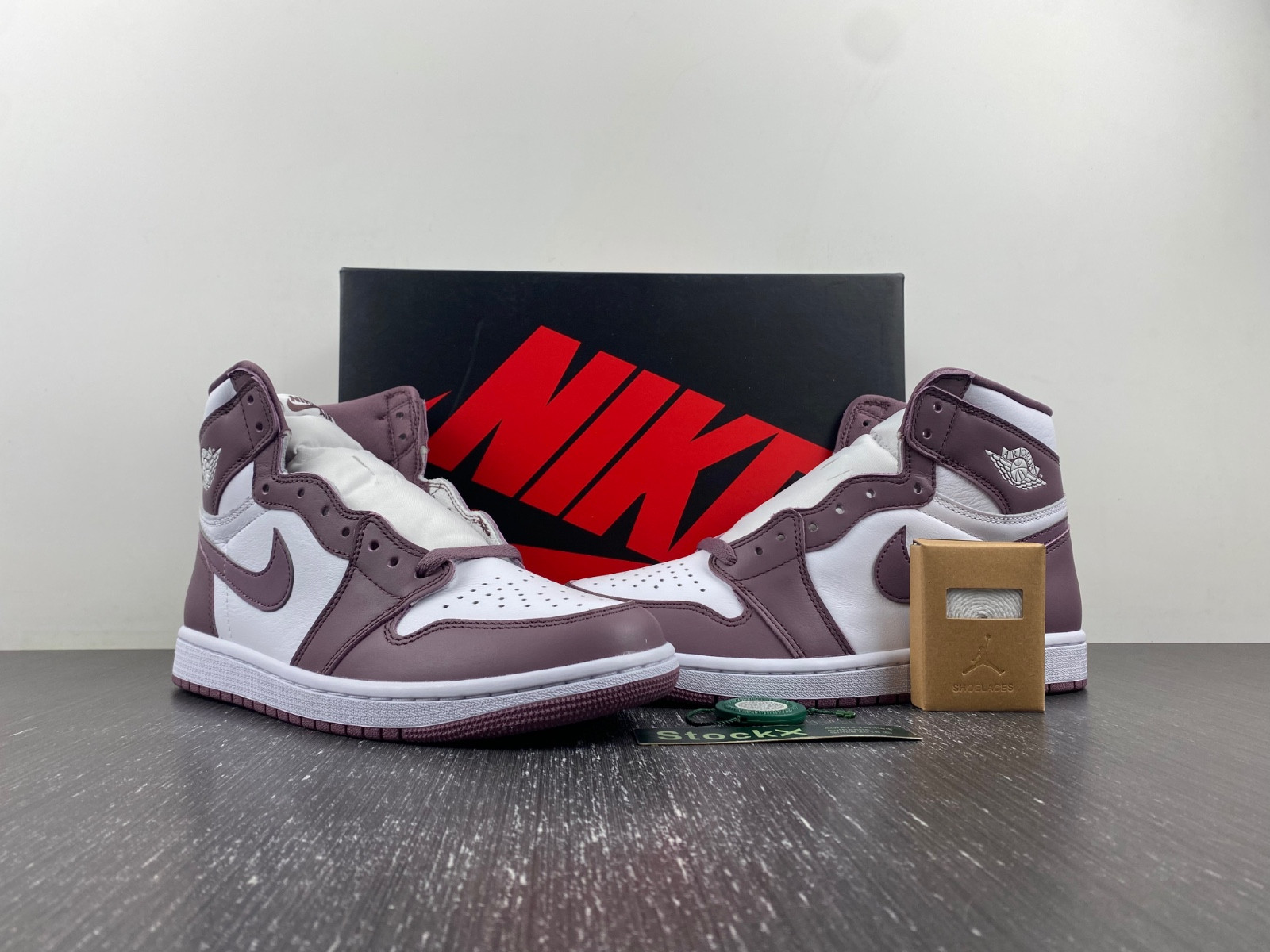 Air Jordan 1 High OG "Mauve" DZ5485-105
