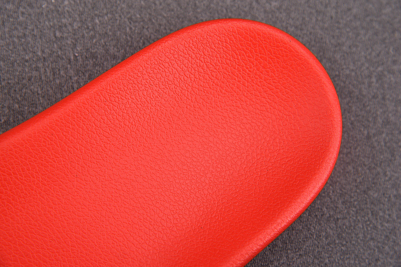 Ba*len*cia*ga red slides