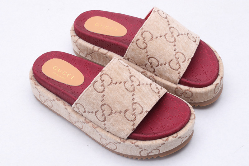 GUC LEATHER SLIDE