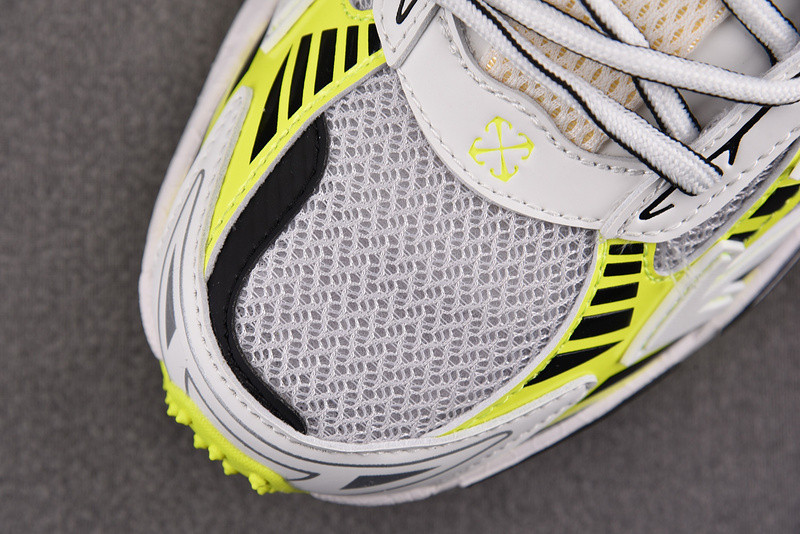 Off-White c/o Virgil Abloh