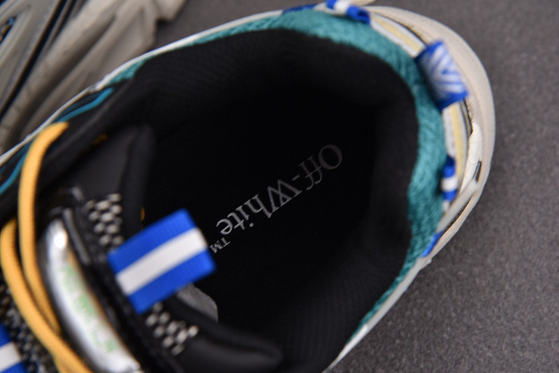 Off-White c/o Virgil Abloh