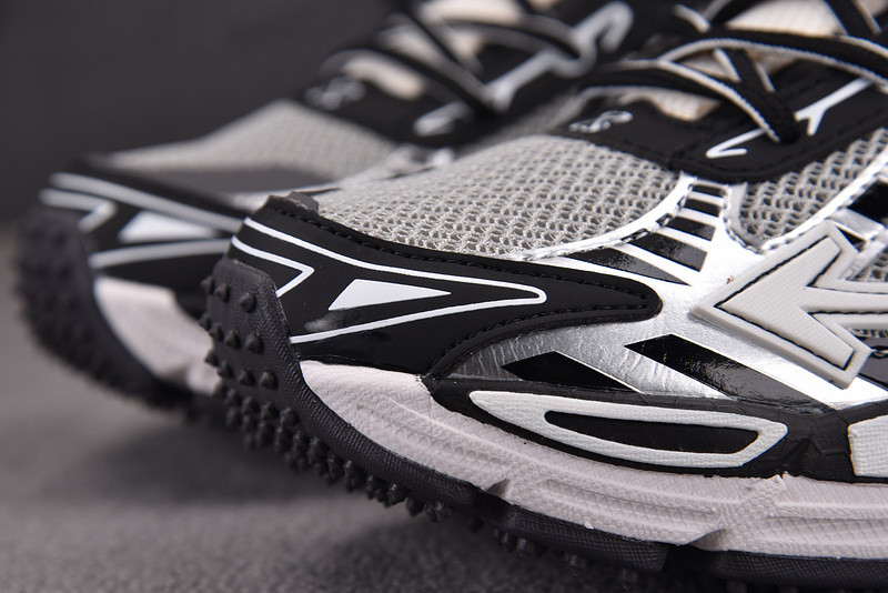 Off-White c/o Virgil Abloh