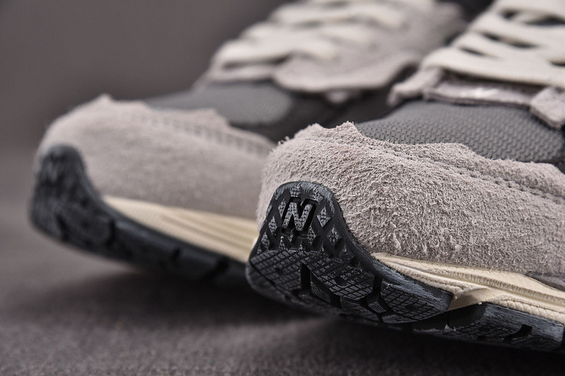 New Balance 2002R Protection Pack Rain Cloud M2002RDA