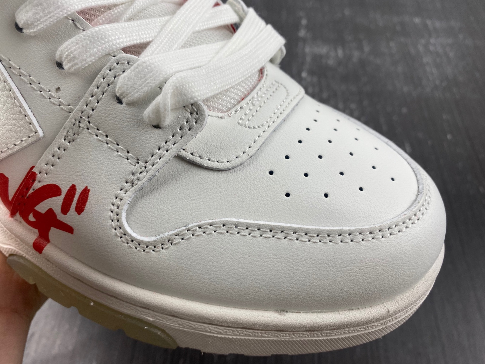 Off-White c/o Virgil Abloh