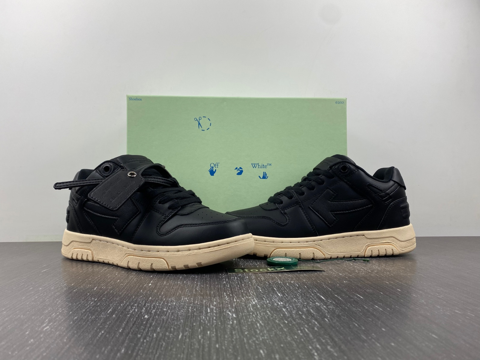 Off-White c/o Virgil Abloh