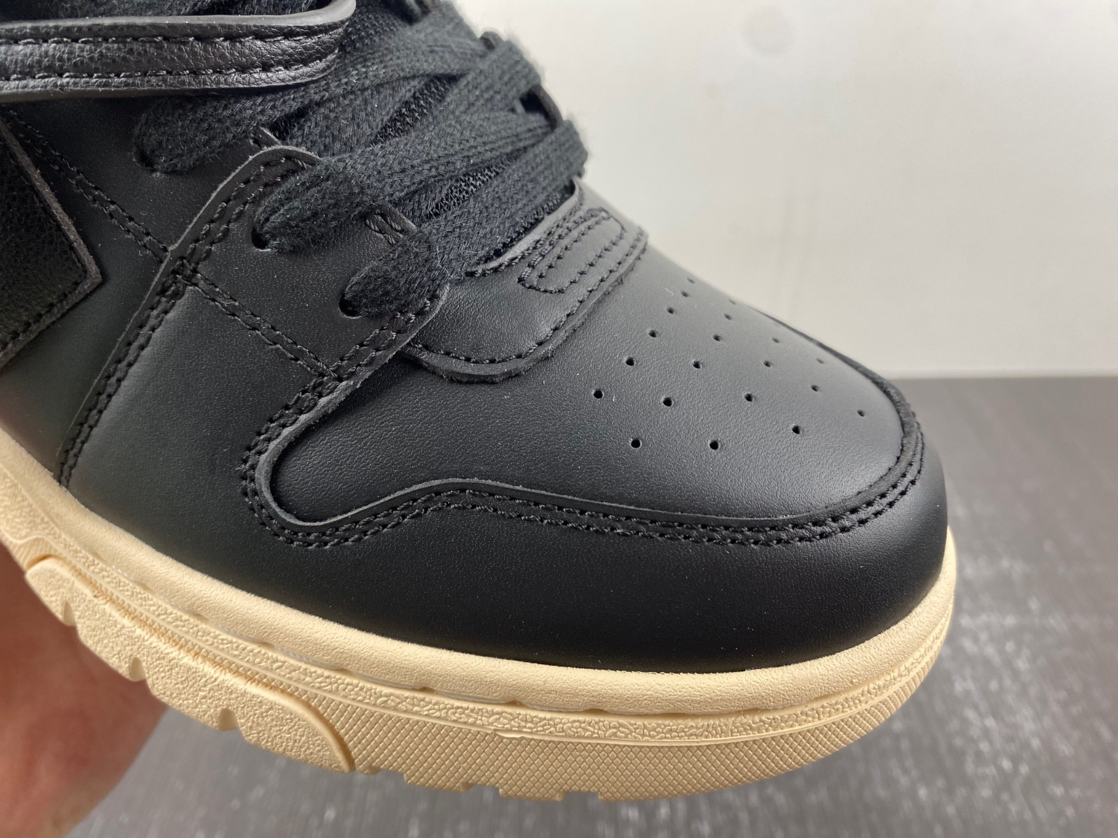 Off-White c/o Virgil Abloh