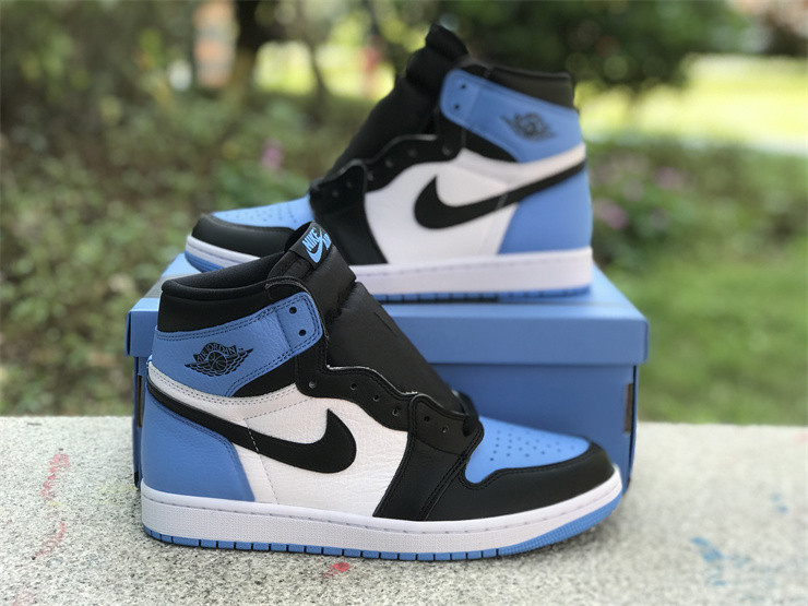 Air Jordan 1 High OG University Blue DZ5485-400
