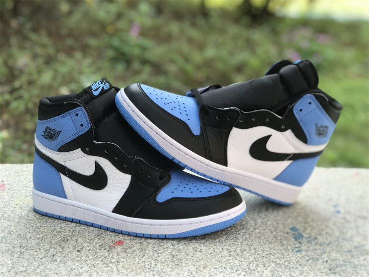 Air Jordan 1 High OG University Blue DZ5485-400