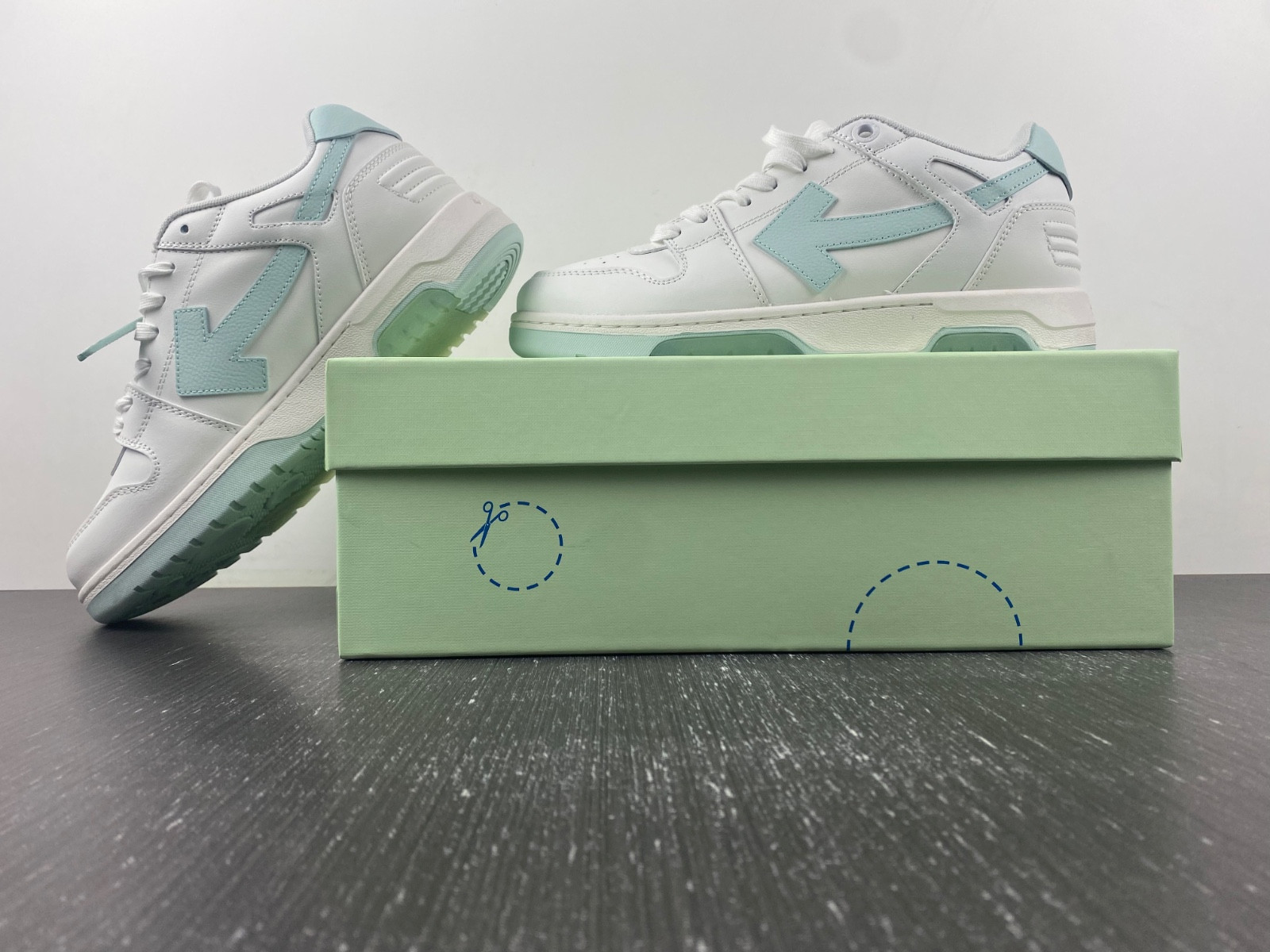 Off-White c/o Virgil Abloh