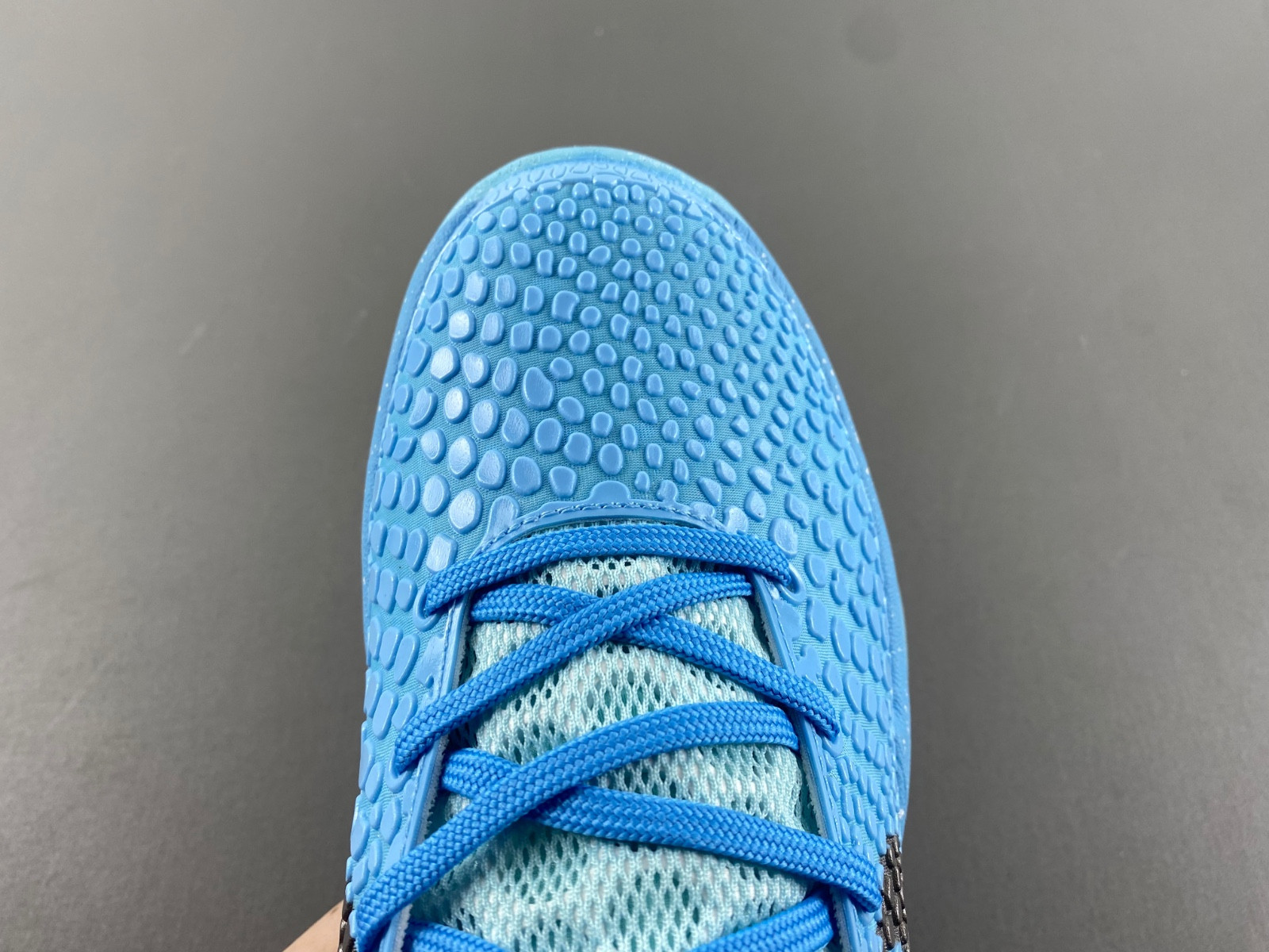 Nike Kobe 6 ice grinch. P.E PE2023-100