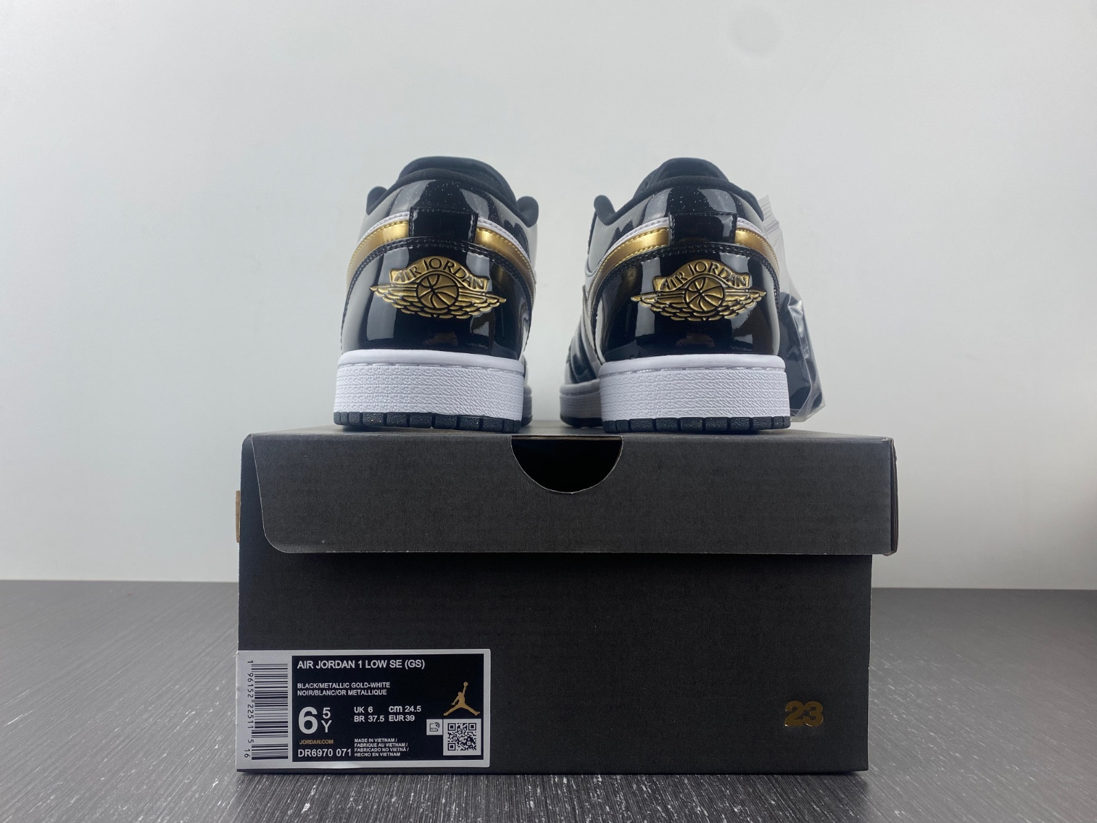 Jordan 1 Low SE Gold Toe (GS) - DR6970-071