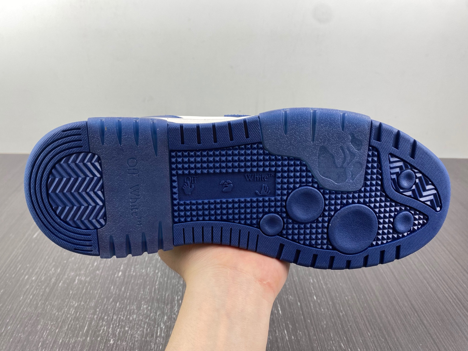 Off-White c/o Virgil Abloh