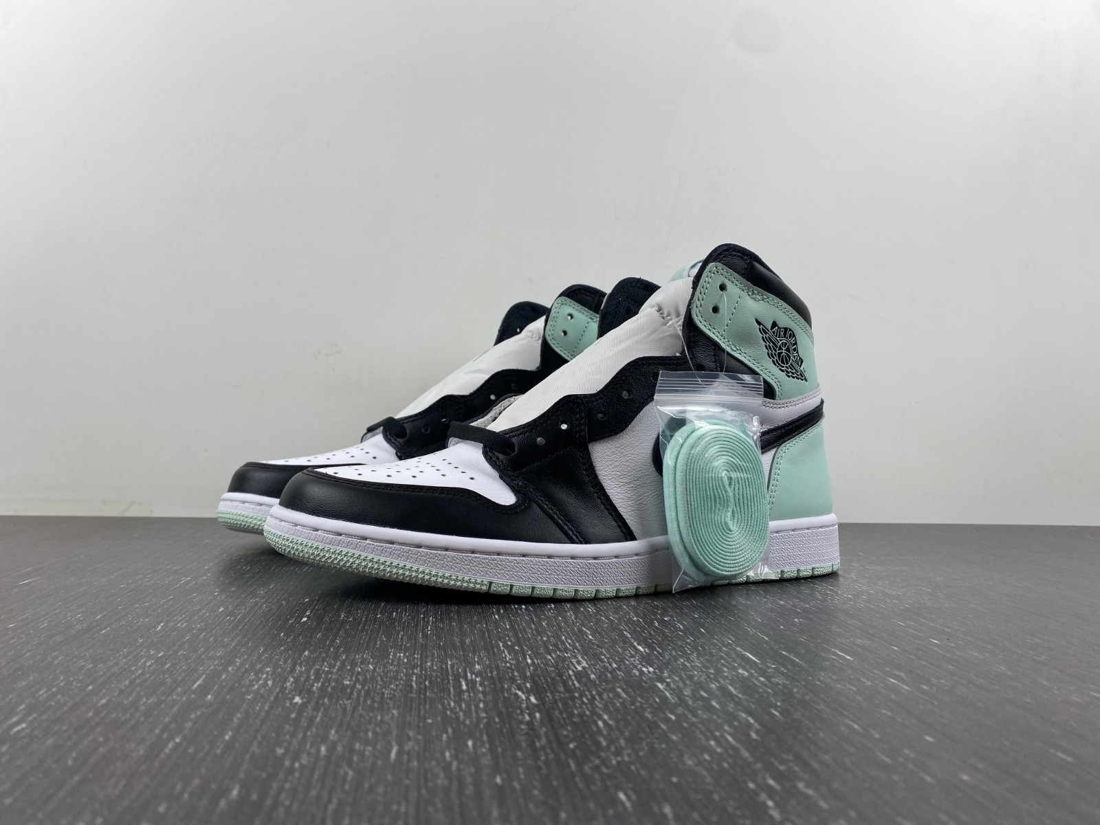Jordan 1 Retro High Igloo Hombre - 861428-100