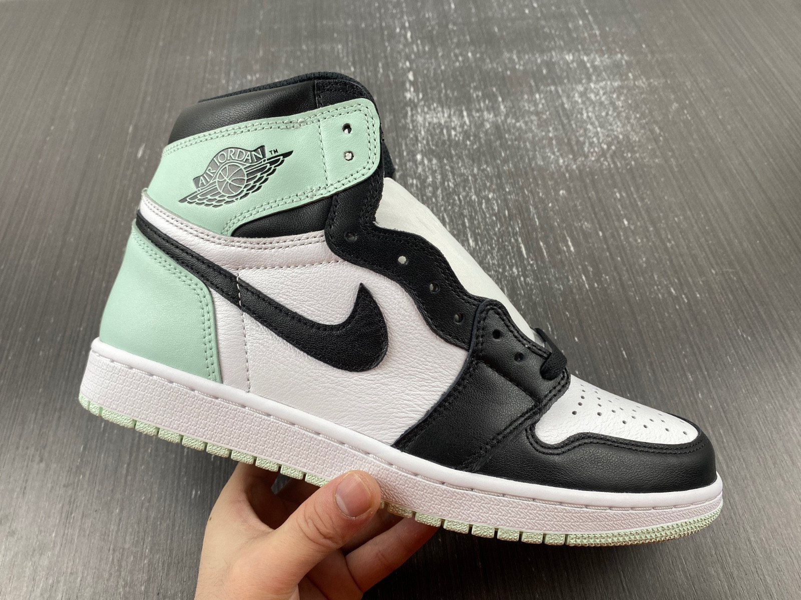 Jordan 1 Retro High Igloo Hombre - 861428-100