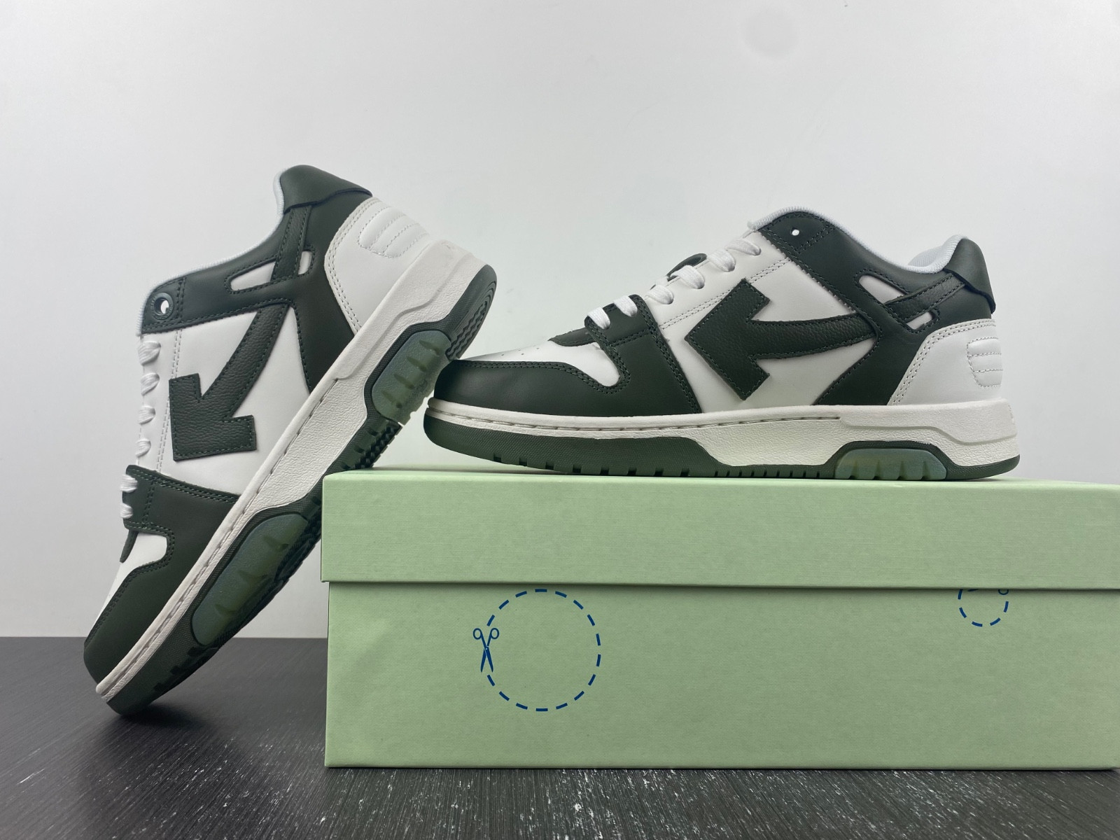 Off-White c/o Virgil Abloh