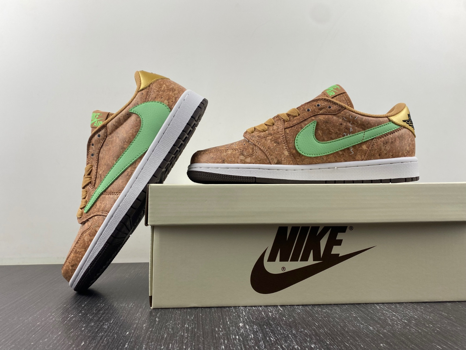 TRAVIS SCOTT X AIR JORDAN 1 LOW TOP