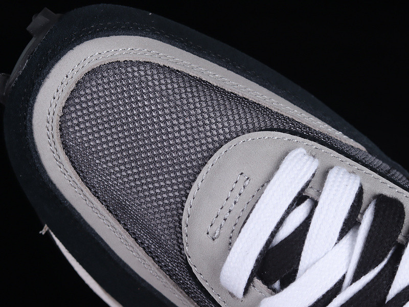 NIKE LD WAFFLE X SACAI BLACK BV0073-001