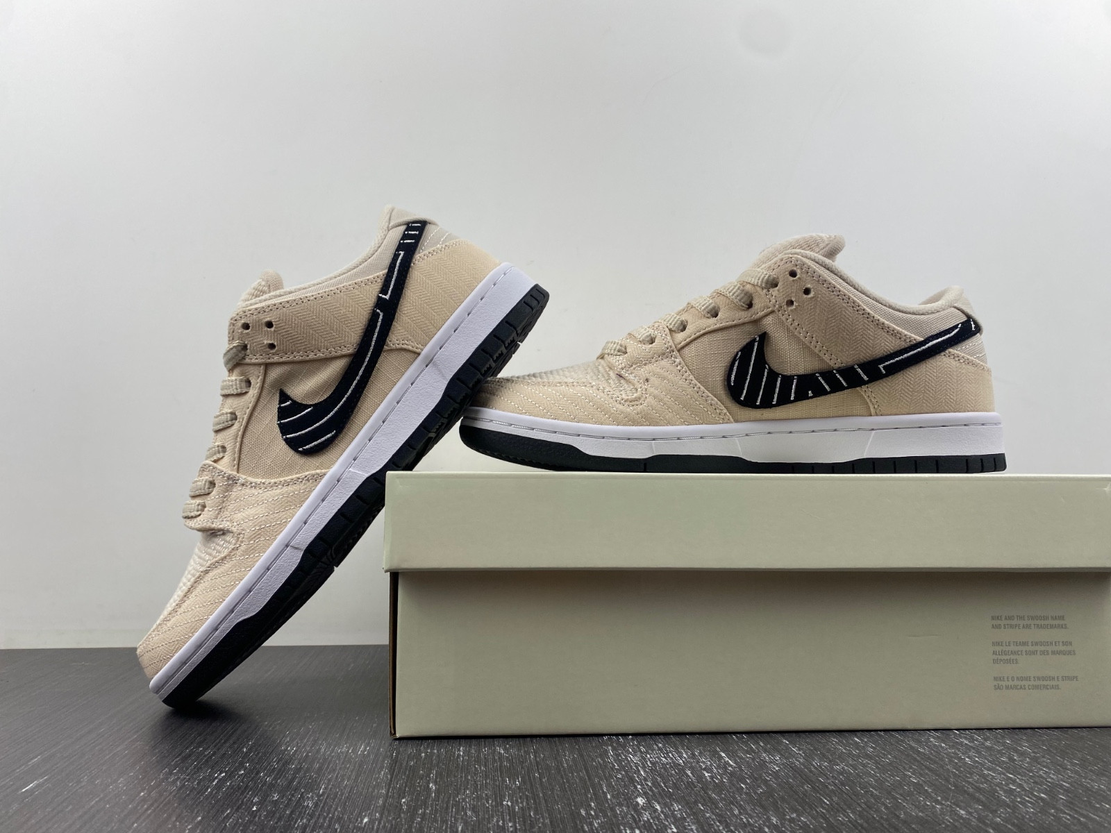 Albino & Preto X Nike SB Dunk Low FD2627-200
