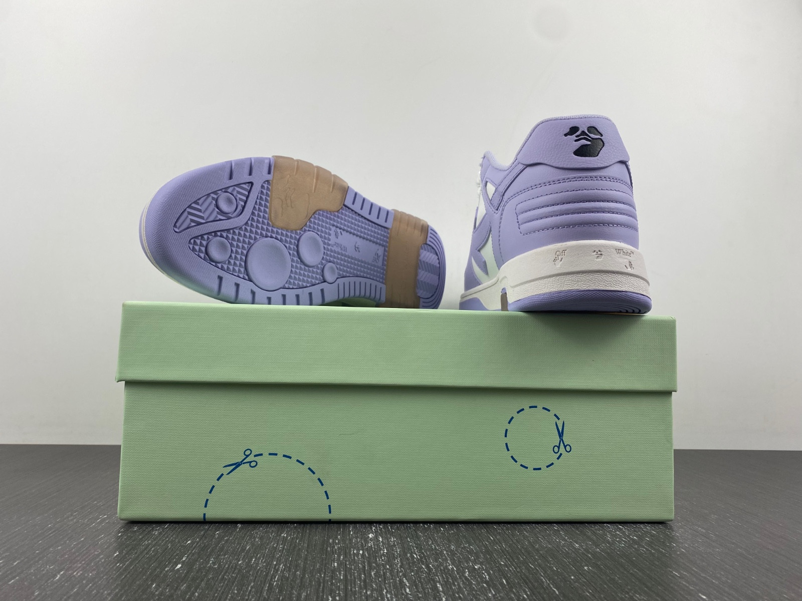 Off-White c/o Virgil Abloh