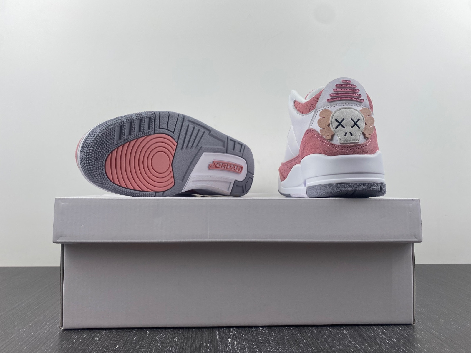 KAWS x Air Jordan 3 DZ2628-001