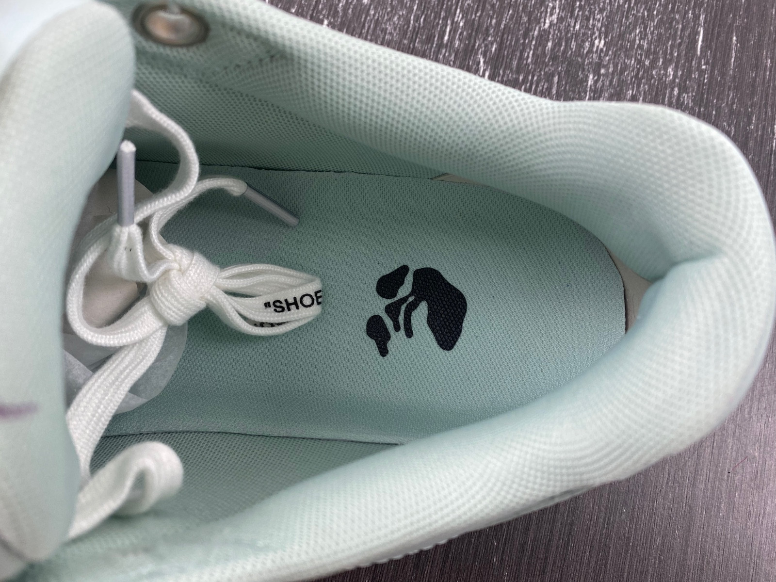 Off-White c/o Virgil Abloh