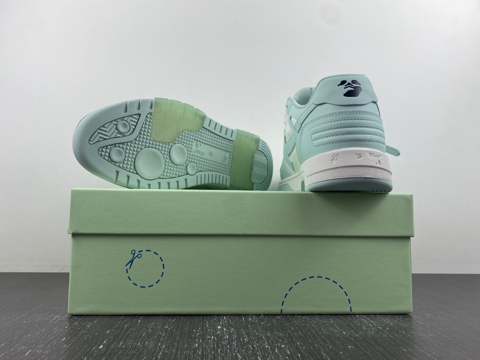 Off-White c/o Virgil Abloh