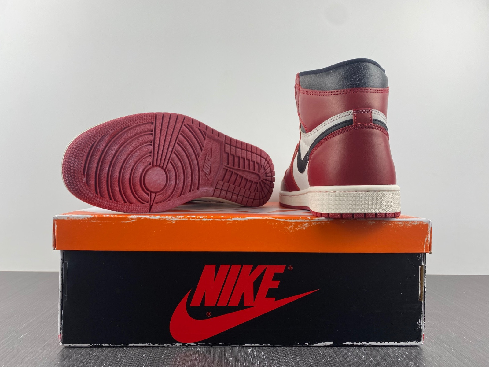 Jordan 1 Retro High OG Chicago Lost and Found DZ5485-612