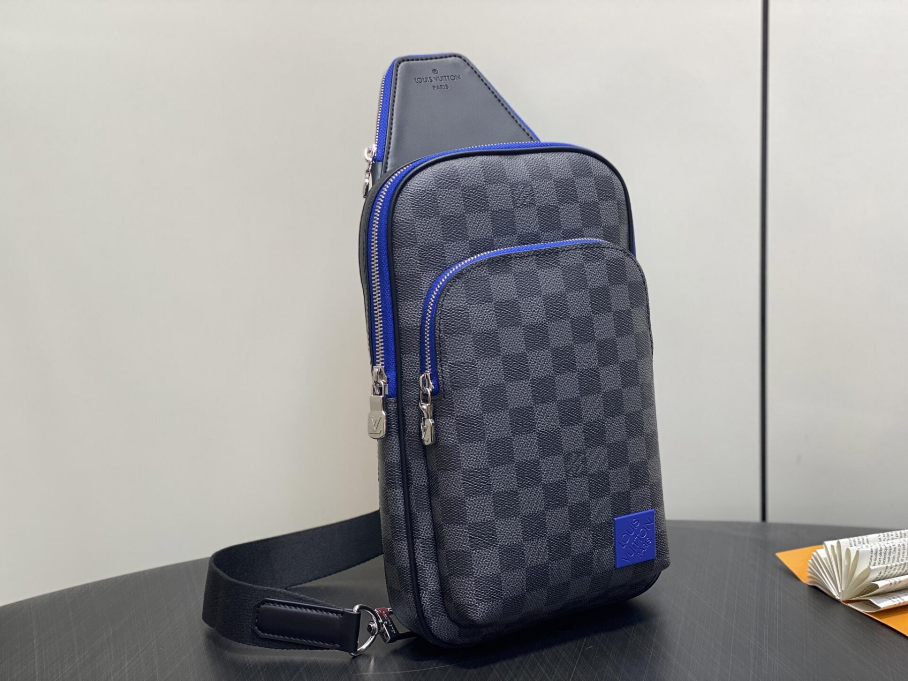 LV Avenue Slingbag Damier Graphite Canvas