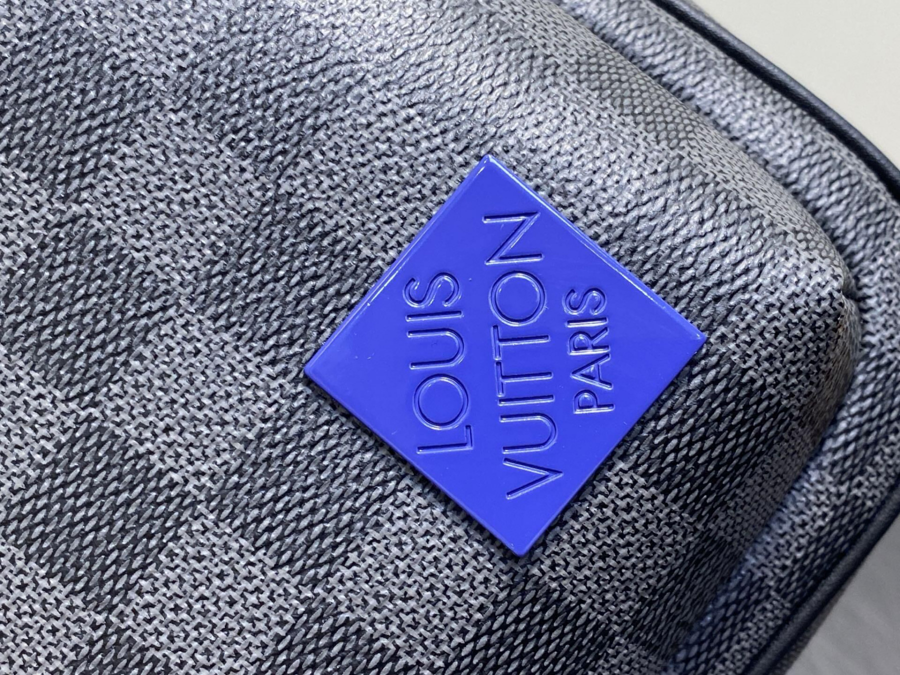 LV Avenue Slingbag Damier Graphite Canvas