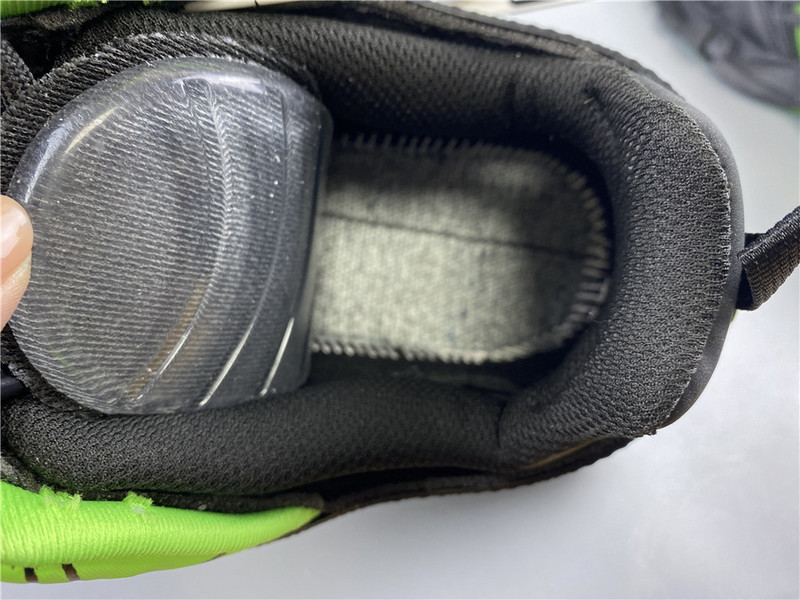 Ba*len*cia*ga tess s. gomma trek low top sneakers (black and green) 570391 w2gn1 1012