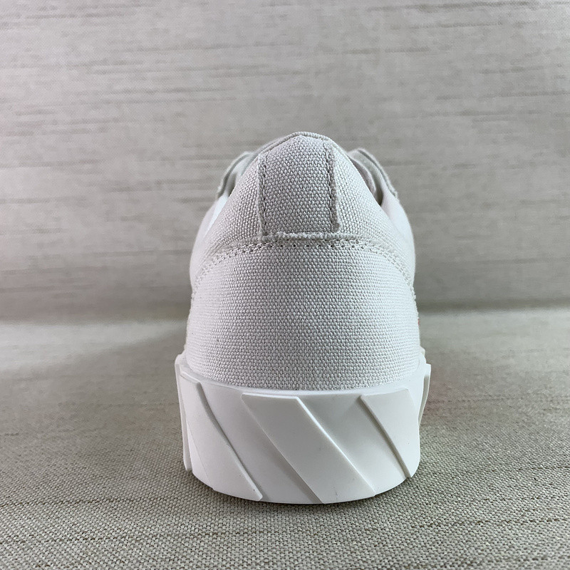 Off-White c/o Virgil Abloh