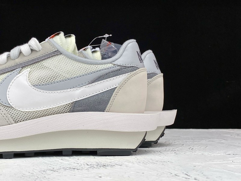 NIKE LD WAFFLE X SACAI SUMMIT WHITE BV0073-100