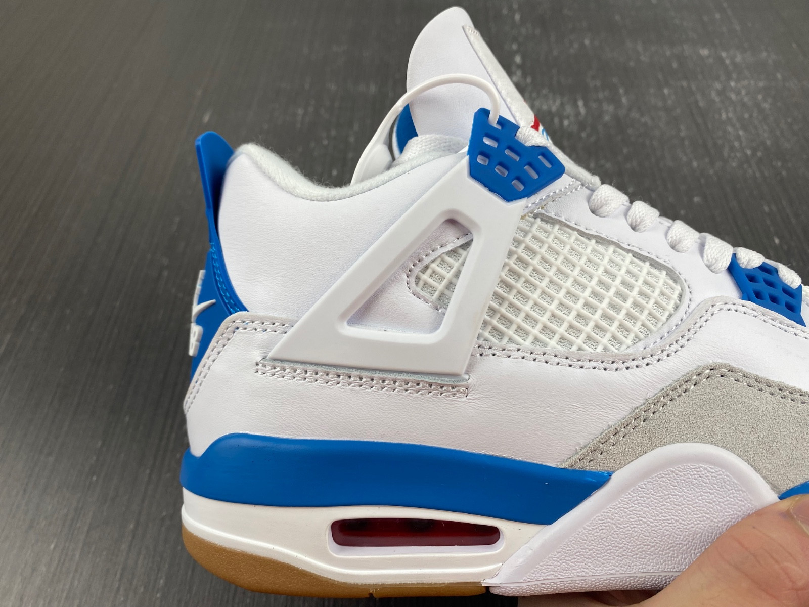 NIKE SB X AIR JORDAN 4 DR5415-104