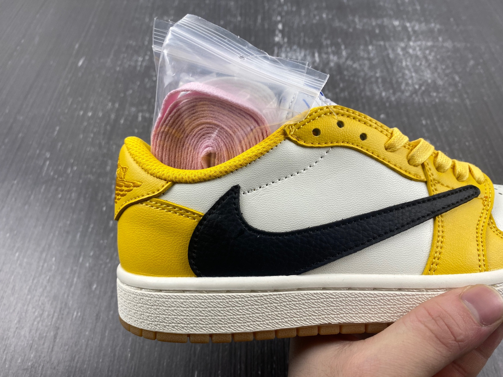 Travis Scott x Jordan 1 Low OG SP DZ4137-700