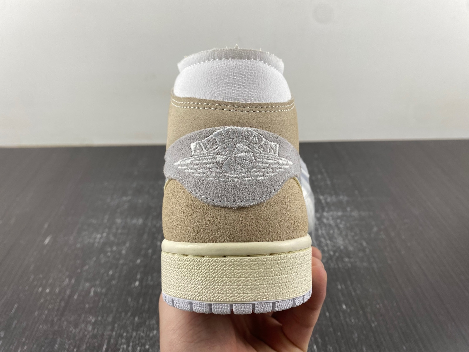 JORDAN Air 1 Mid SE Craft DM9652-120