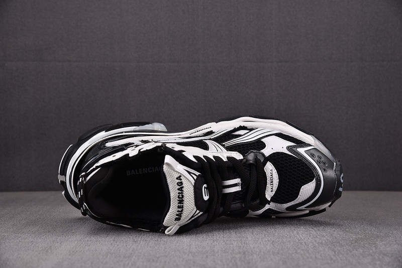 Ba*len*cia*ga runner 772774-w3rny-0120 (it’s not the same as the previous one!)