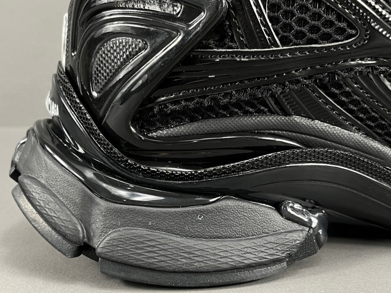 Ba*len*cia*ga runner 772767 w3rny 0135 (it’s not the same as the previous one!)