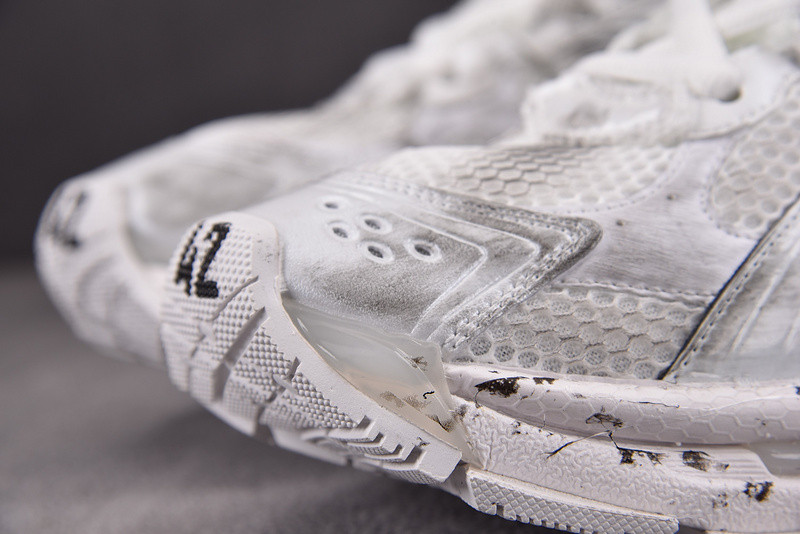 Ba*len*cia*ga runner 656065-w3ra9-9001 (it’s not the same as the previous one!)