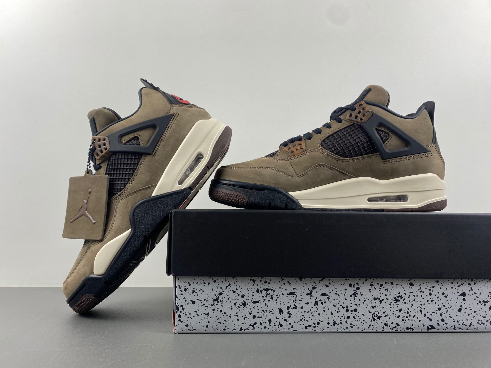 Travis Scott x Air Jordan 4 “Dark Mocha” AJ4-882335